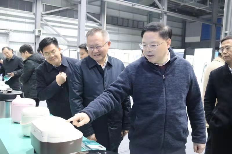 湖南省委常委、省委秘书长张剑飞一行来耀世娱乐
调研